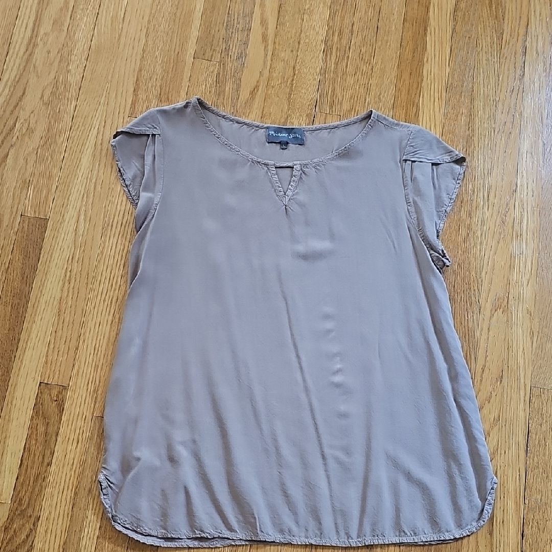 Never Worn. Michael Stars Warm Gray/ Beige Cap Sleeve Top Size Large, Rayon